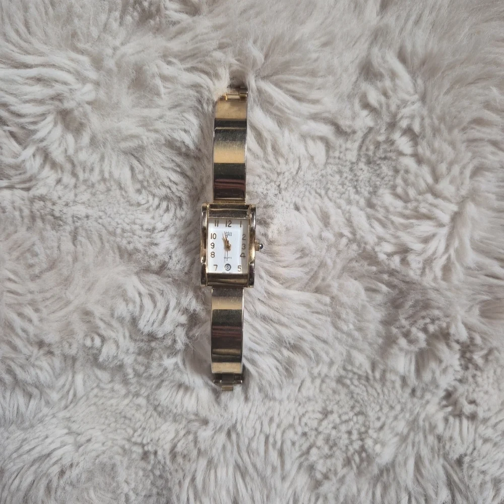 Womens GVII Watch Wristwatch Gold Tone Modern Contemporary Sleek Chic Office ✨️